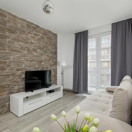 Funkcjonalne I Komfortowe Sun Seasons 24 W Kolobrzegu By Renters Daire *
