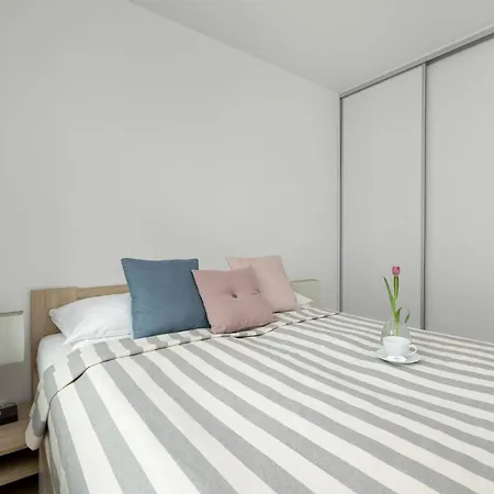 Funkcjonalne I Komfortowe Sun Seasons 24 W Kolobrzegu By Renters Daire Kolobrzeg