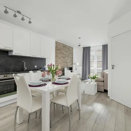 Funkcjonalne I Komfortowe Sun Seasons 24 W Kolobrzegu By Renters *