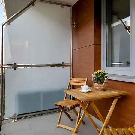 Funkcjonalne I Komfortowe Sun Seasons 24 W Kolobrzegu By Renters アパート