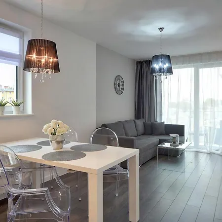 Funkcjonalne I Komfortowe Sun Seasons 24 W Kolobrzegu By Renters * コウォブジェク